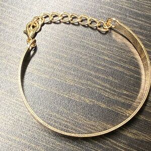 Chic Gold Bracelet with Chain Detail